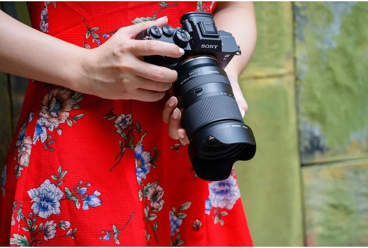 Tamron 28-200mm f/2.8-5.6 Di III RXD (Sony E) — rear view and mount detail